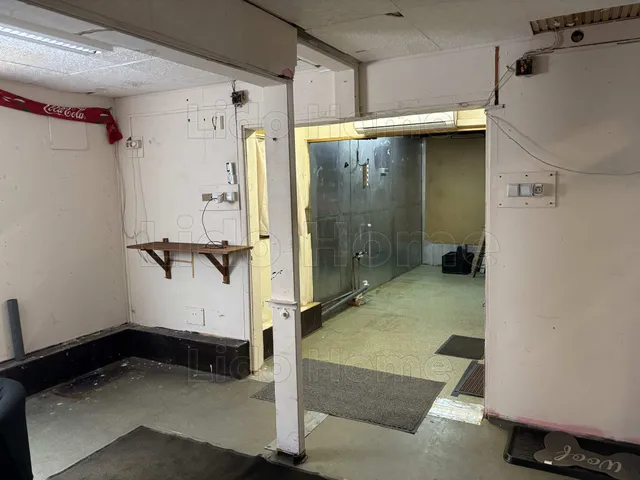 Eladó kereskedelmi és ipari ingatlan Győr, Nádorváros 80 nm