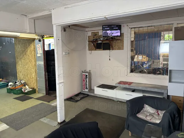 Kiadó kereskedelmi és ipari ingatlan Győr, Nádorváros 80 nm