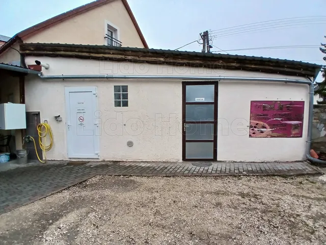 Kiadó kereskedelmi és ipari ingatlan Ászár 125 nm