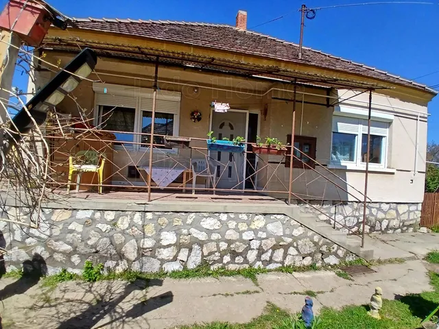 Eladó ház Bakonykoppány 98 nm