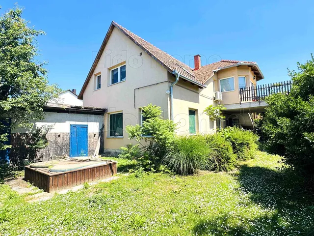 Eladó ház Győrladamér 205 nm