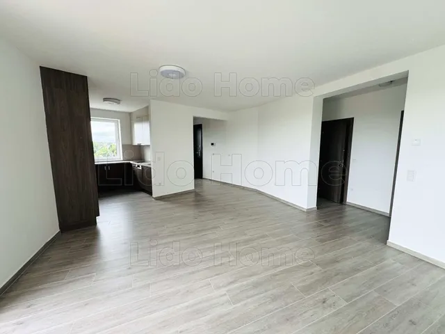 Kiadó lakás Győr, Nádorváros 94 nm