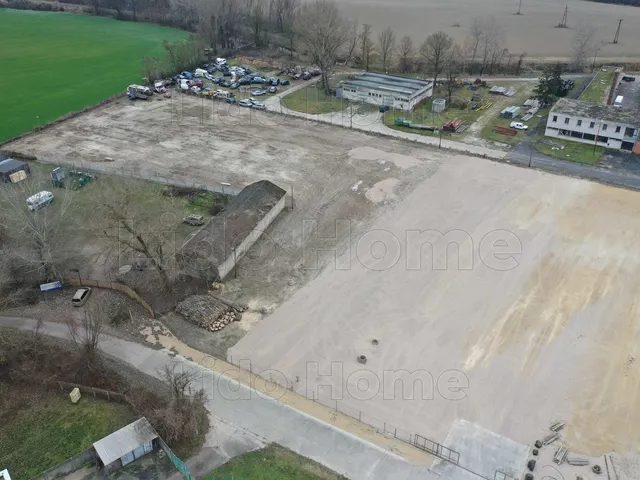 Eladó kereskedelmi és ipari ingatlan Vámosszabadi 8000 nm