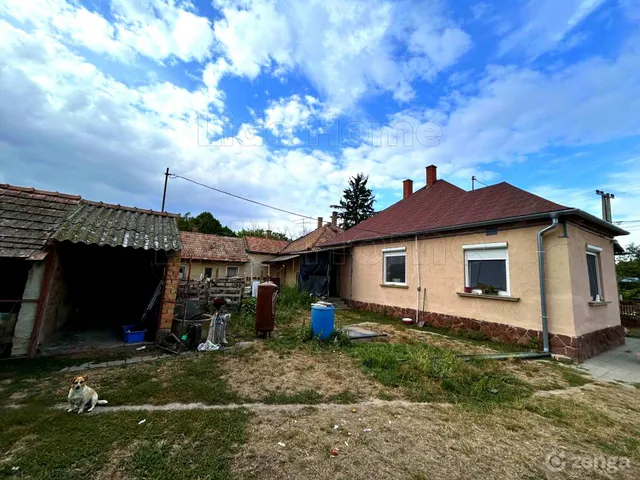 Eladó ház Pér 70 nm