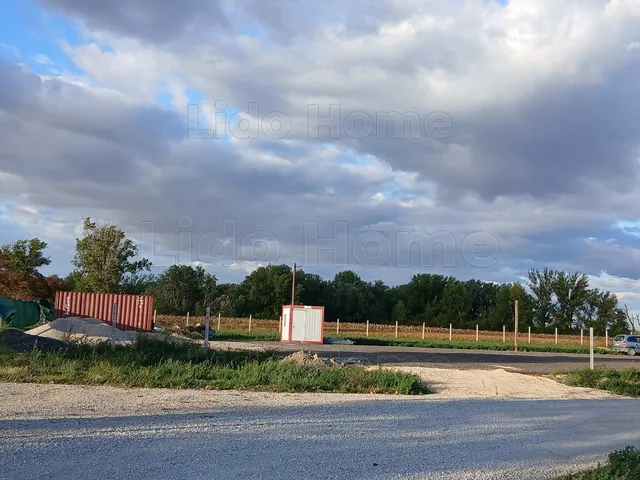 Kiadó kereskedelmi és ipari ingatlan Vámosszabadi 1200 nm