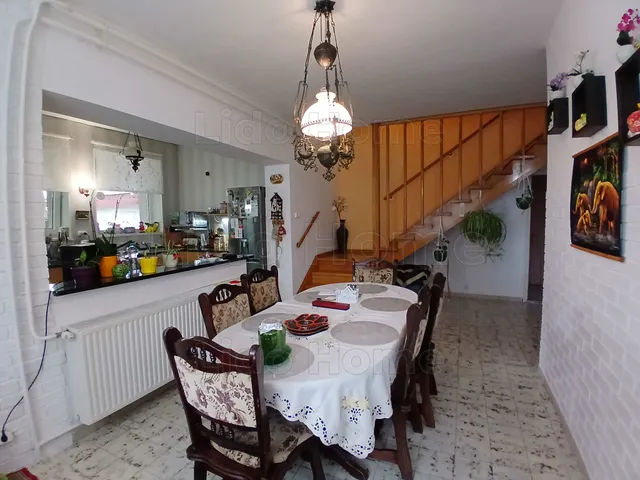 Eladó ház Kisbajcs 195 nm