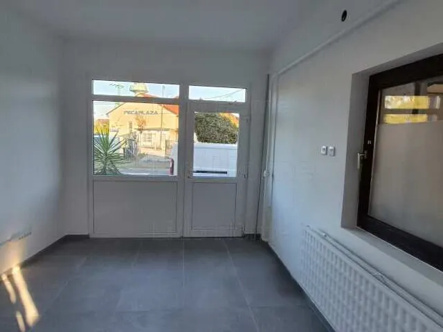Kiadó kereskedelmi és ipari ingatlan Győr, Nádorváros 31 nm