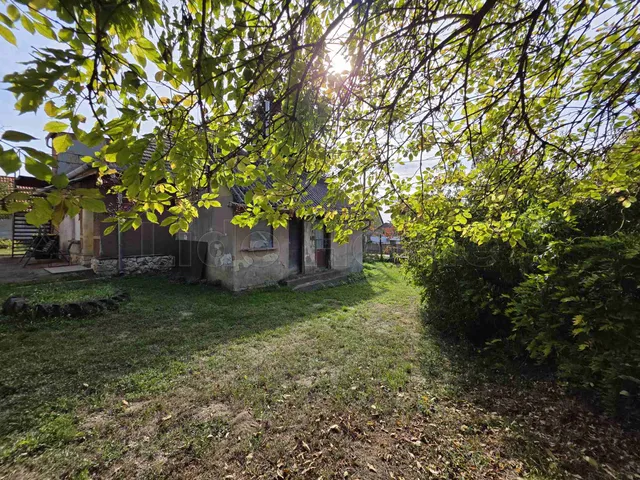 Eladó telek Kajárpéc 2702 nm