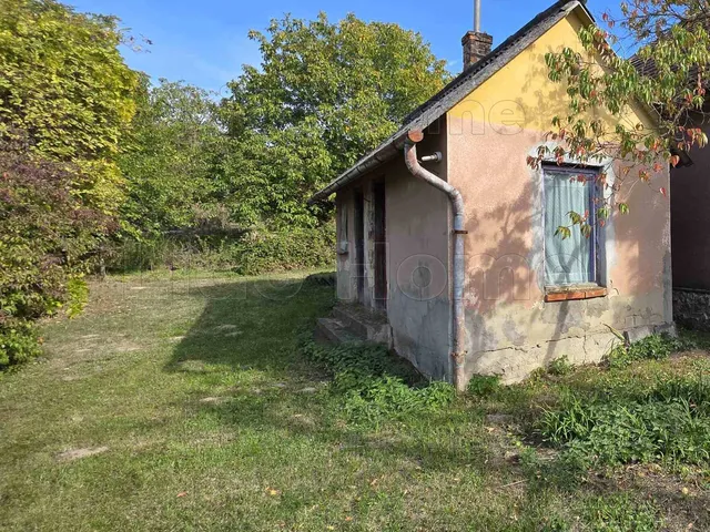 Eladó telek Kajárpéc 2702 nm