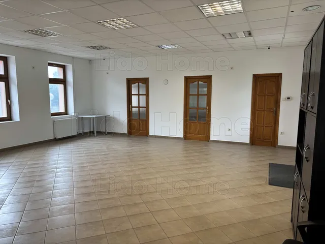 Kiadó kereskedelmi és ipari ingatlan Mór 95 nm