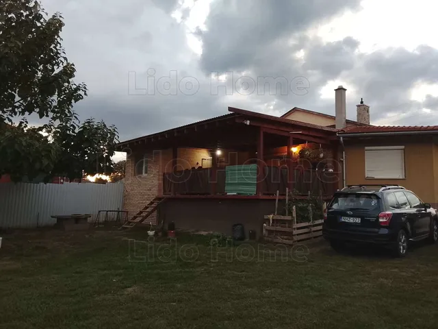 Eladó ház Újbarok 160 nm