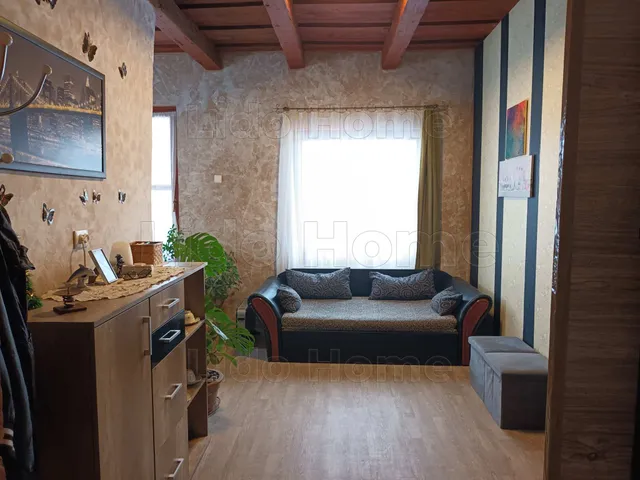 Eladó ház Ászár 93 nm