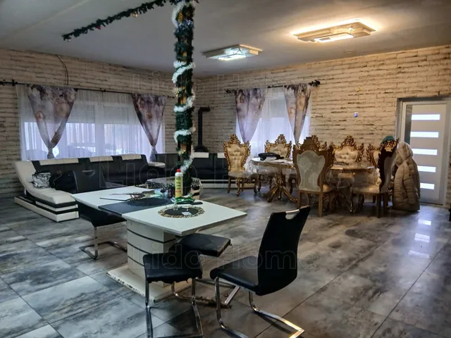 Eladó üdülő és hétvégi ház Vértesszőlős 240 nm