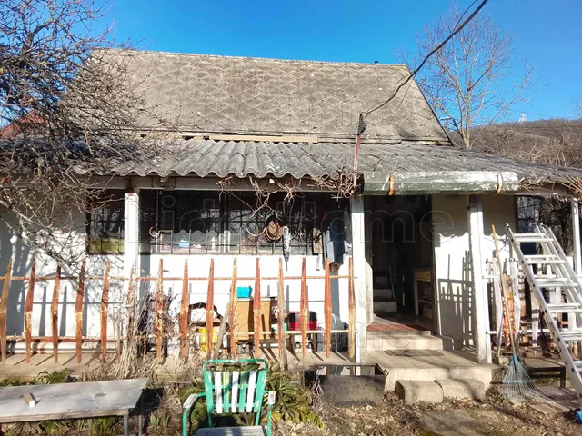 Eladó mezőgazdasági ingatlan Tatabánya 637 nm