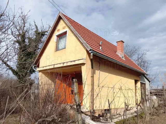 Eladó mezőgazdasági ingatlan Bicske 1392 nm