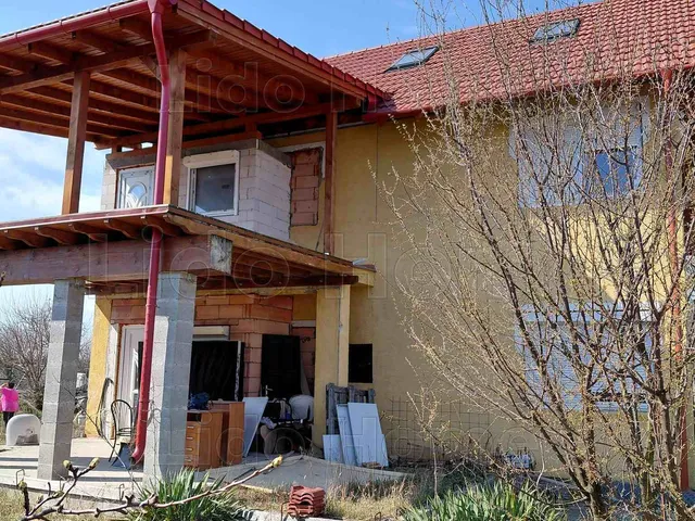 Eladó ház Szomód 250 nm