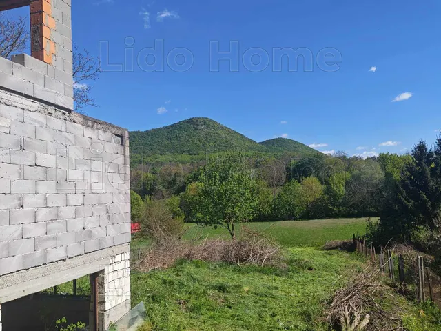 Eladó telek Bajna 160 nm