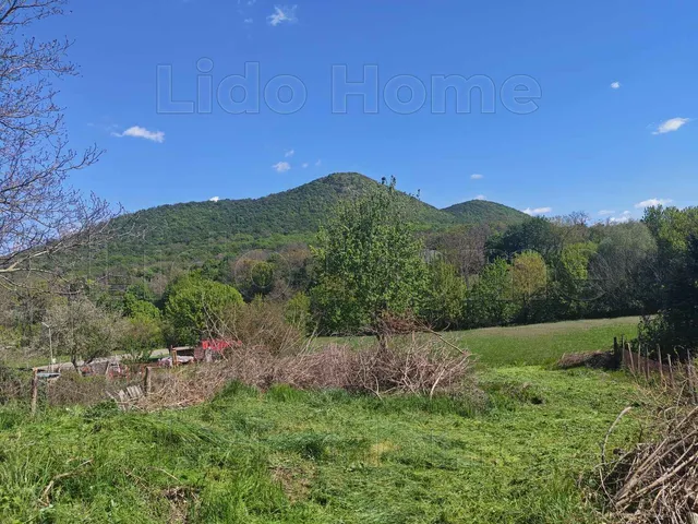 Eladó telek Bajna 160 nm