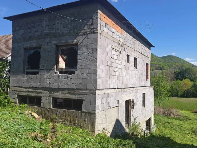 Eladó telek Bajna 160 nm