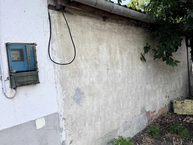 Eladó garázs Komárom 23 nm