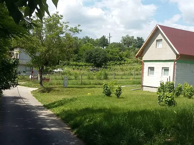 Eladó nyaraló Vértesszőlős 48 nm