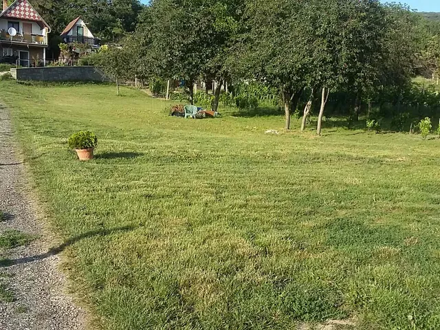 Eladó nyaraló Vértesszőlős 48 nm