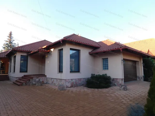 Eladó ház Hévíz 250 nm