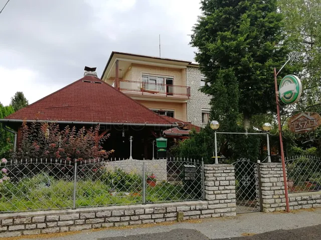 Eladó ház Vonyarcvashegy 830 nm
