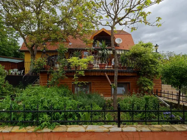 Eladó ház Vonyarcvashegy 224 nm