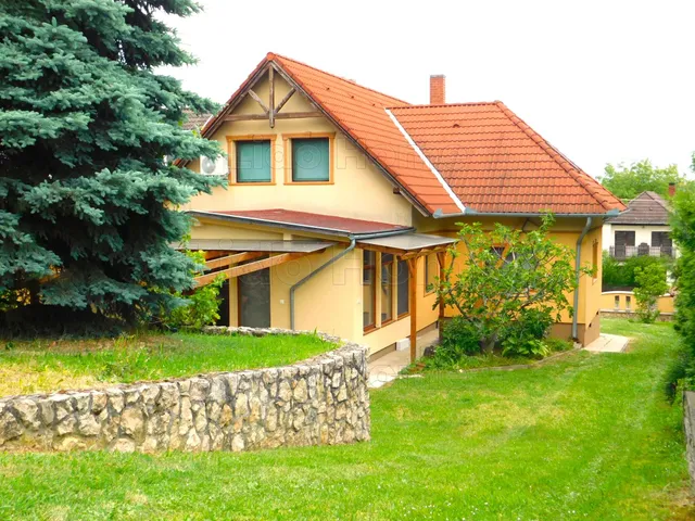 Eladó ház Alsópáhok 172 nm