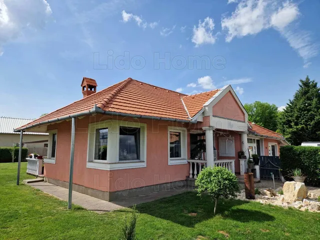 Eladó ház Öreglak 219 nm