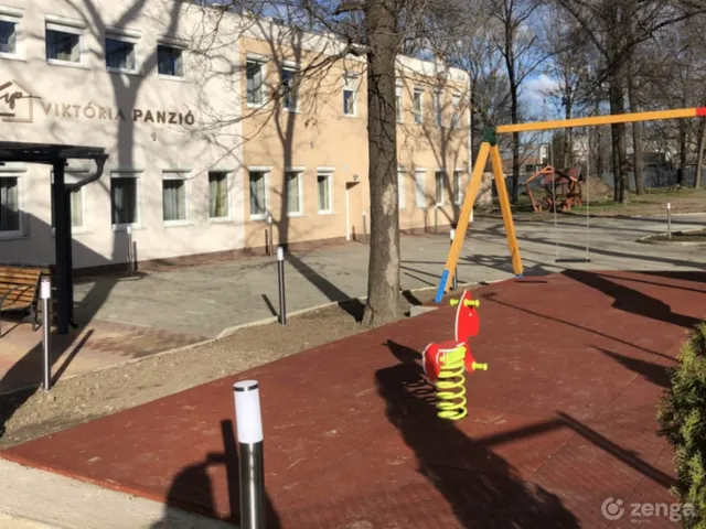 Eladó kereskedelmi és ipari ingatlan Dunaújváros, Belváros 1000 nm