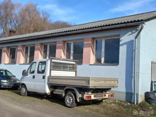 Eladó kereskedelmi és ipari ingatlan Városlőd 400 nm