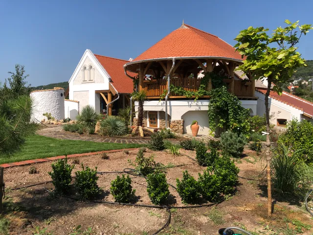 Eladó ház Csopak 180 nm