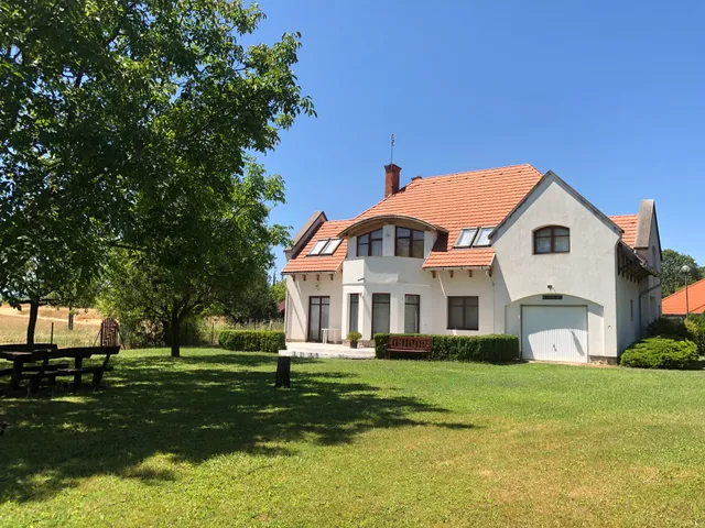 Eladó ház Aszófő 240 nm