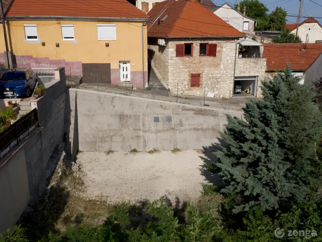 Eladó telek Pécs, Tettye 226 nm