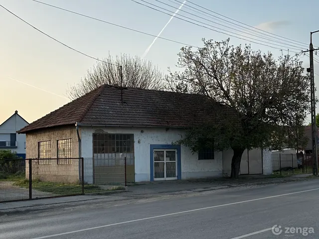 Eladó kereskedelmi és ipari ingatlan Tiszakécske 120 nm