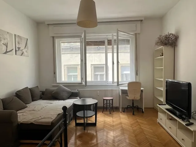 Kiadó lakás Budapest VI. kerület, Nagykörúton belüli terület 32 nm