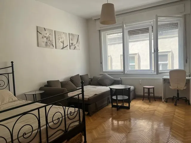 Kiadó lakás Budapest VI. kerület, Nagykörúton belüli terület, Bajcsy köz 32 nm