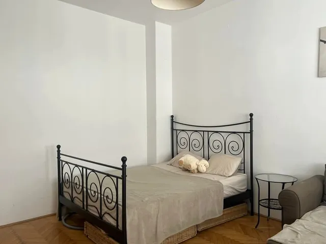 Kiadó lakás Budapest VI. kerület, Nagykörúton belüli terület, Bajcsy köz 32 nm