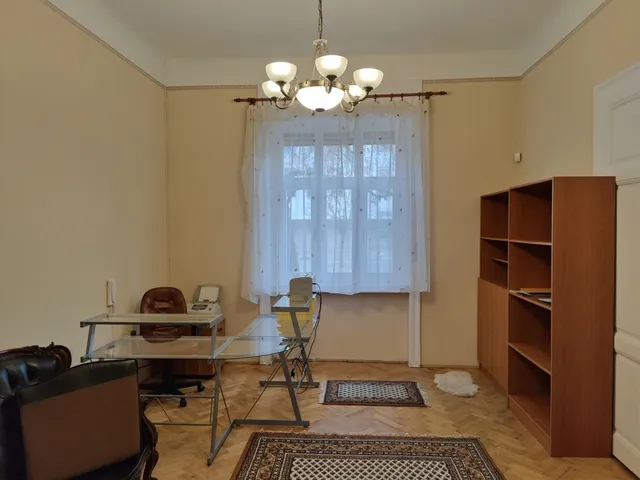 Eladó lakás Gyula, Béke sugárút 154 nm