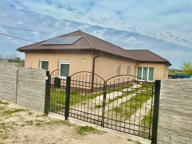 Eladó ház Naszály 146 nm