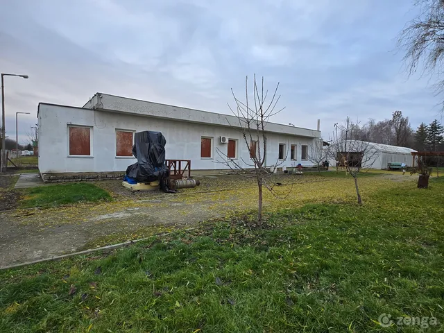 Eladó kereskedelmi és ipari ingatlan Szajol, Áfor út 1. 138 nm