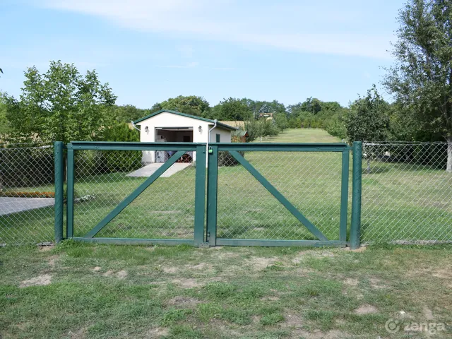 Eladó mezőgazdasági ingatlan Tök 25 nm