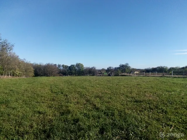 Eladó telek Győrság 7064 nm