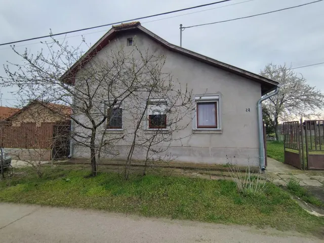 Eladó ház Kocsér 62 nm
