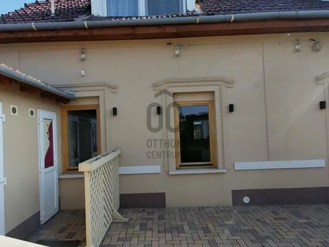Eladó kereskedelmi és ipari ingatlan Nagykőrös 96 nm