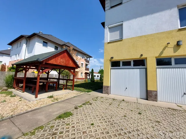 Kiadó garázs Debrecen, kishegyesi út 160 18 nm