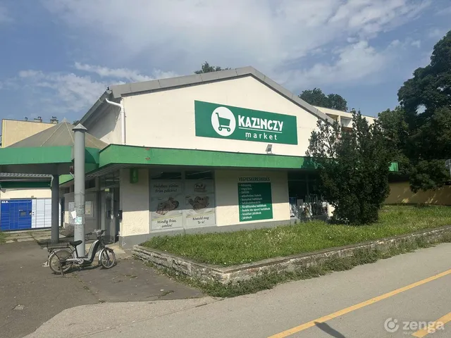 Eladó kereskedelmi és ipari ingatlan Békéscsaba, Kazinczy-lakótelep, Kazinczy utca 10. 925 nm