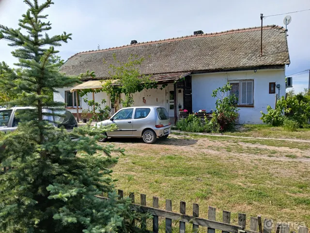 Eladó ház Kunpeszér 78 nm